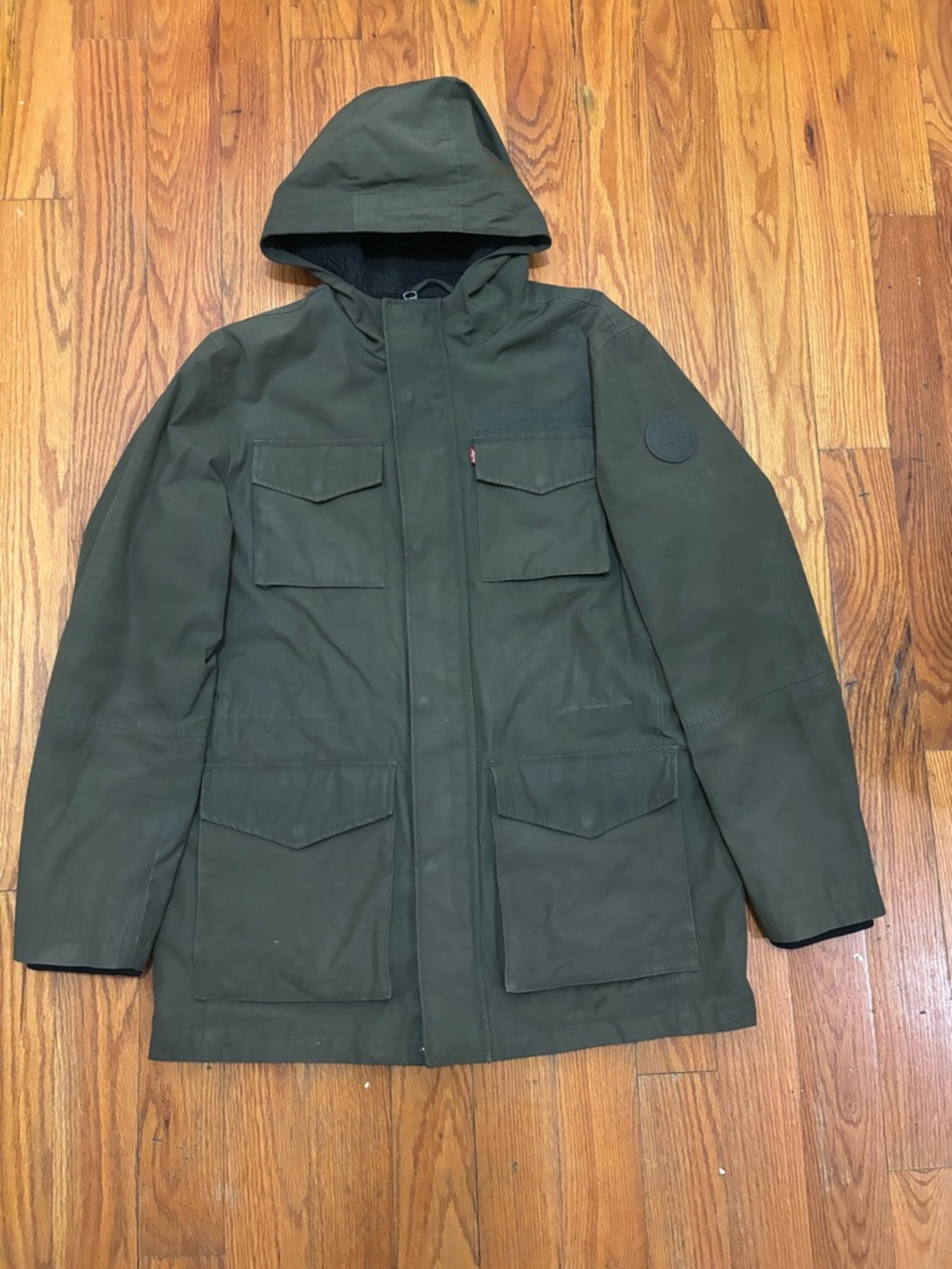 Levi's green hooded jacket with black lining. Size L #outdoor #winterwear